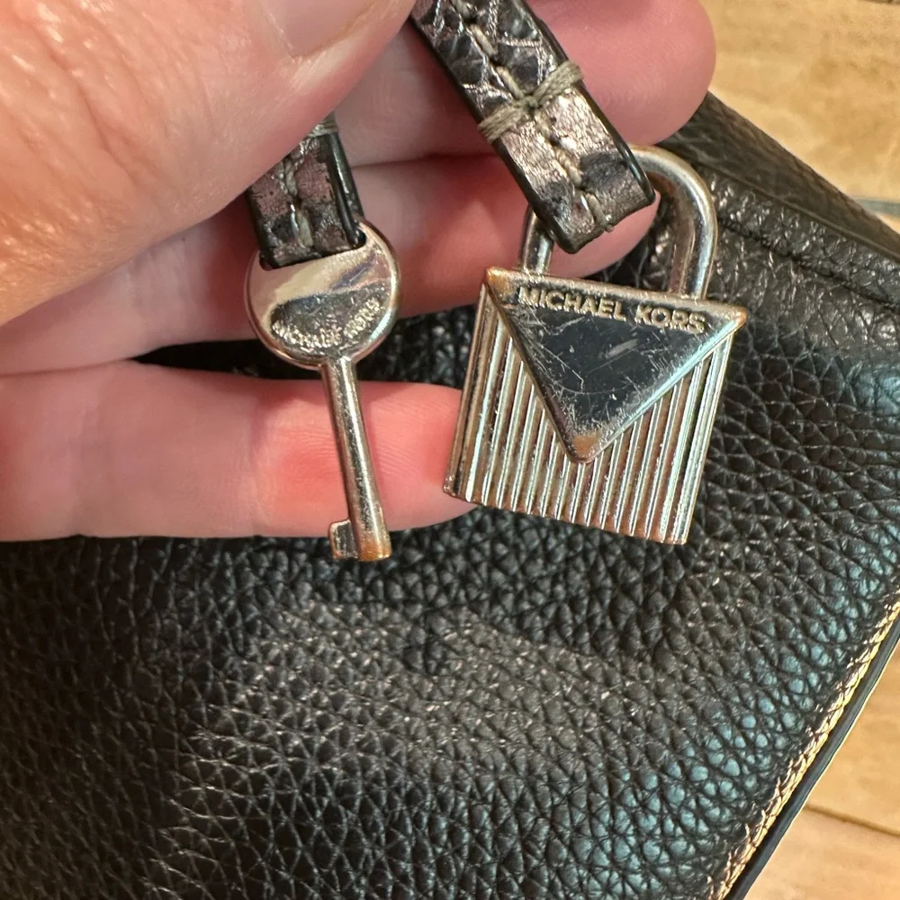 Michael Kors Pebbled Leather Crossbody Bag – Black – Adjustable Strap - Picture 12 of 14